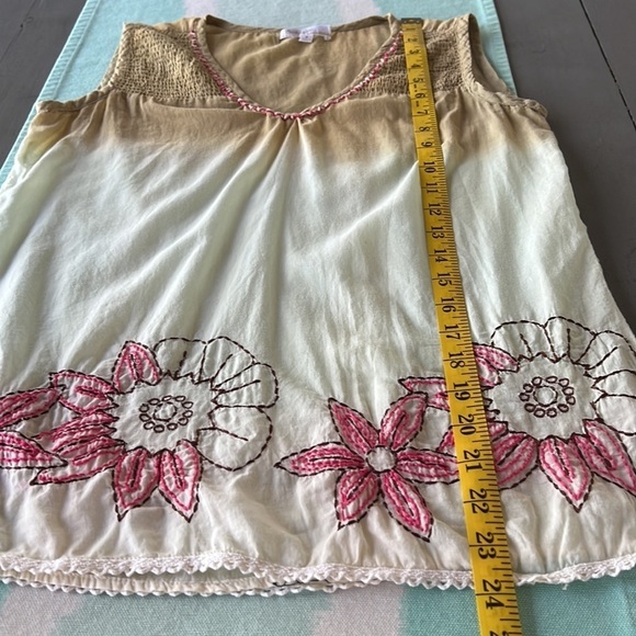 Solitaire Los Angeles Floral Embroidered & Smocked Detail Ombre Sleeveless Top - Picture 9 of 9